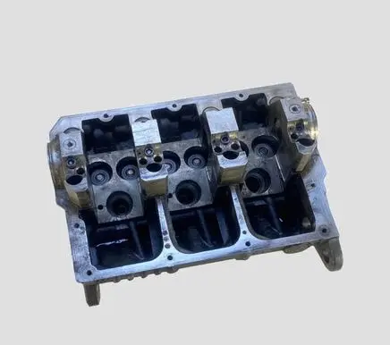 Volkswagen Polo IV 9N3 Engine head 045103313H