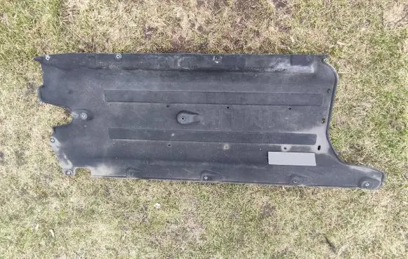 Center/middle under tray cover
