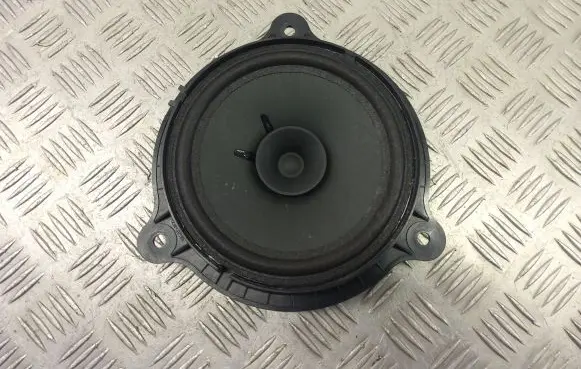 Nissan Navara D23 High frequency speaker in the rear doors 