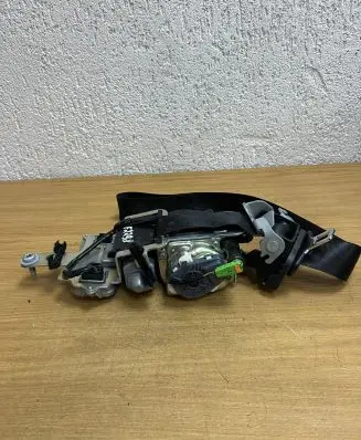 Mercedes-Benz E A207 Front seatbelt 615416700 A2078604285