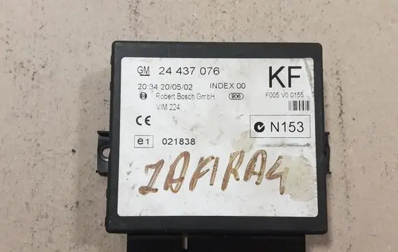 Opel Zafira A Door central lock control unit/module 24437076