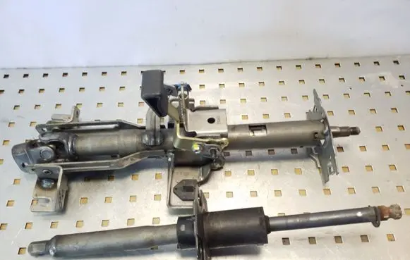 Suzuki Grand Vitara II Steering wheel axle