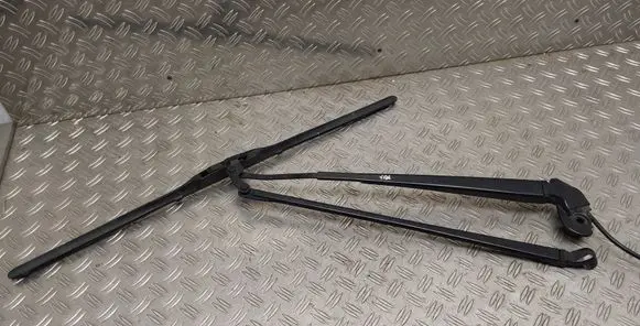 Toyota Yaris Front wiper blade arm