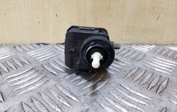 Renault Espace III Headlight level adjustment motor 7700420736