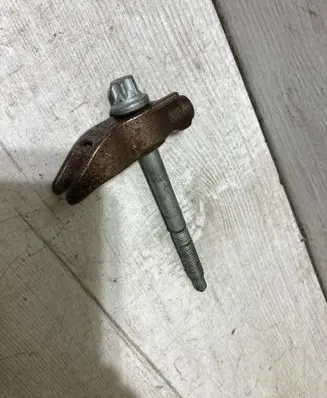 Ford Focus Fuel Injector clamp holder 9811760780