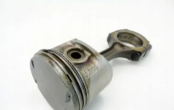 Renault Clio II Piston with connecting rod 1013.7
