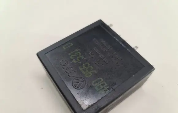 Audi A6 S6 C5 4B Window wiper relay 4B0955531D