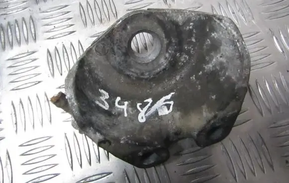 Mazda 6 Engine mounting bracket