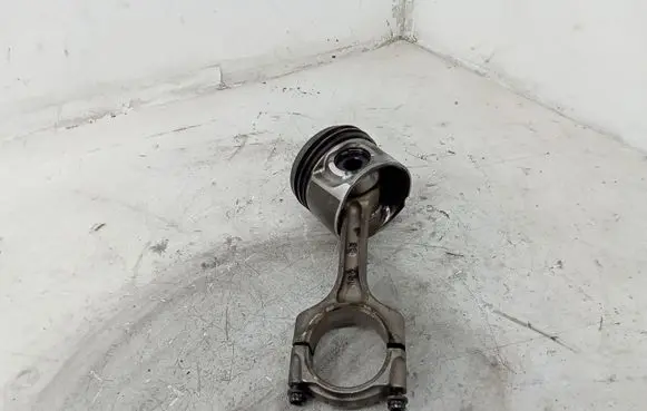Honda FR-V Piston with connecting rod