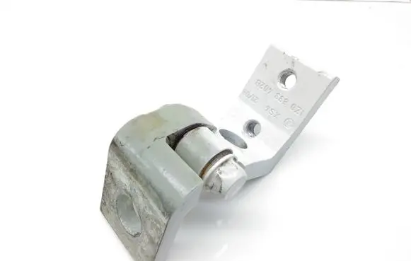 Skoda Octavia Mk2 (1Z) Rear door upper hinge 1Z0833402B