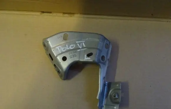 Volkswagen Polo VI Fender mounting bracket 631408753R