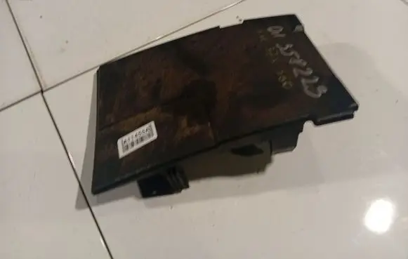 Opel Astra J Fuse box cover 13320713
