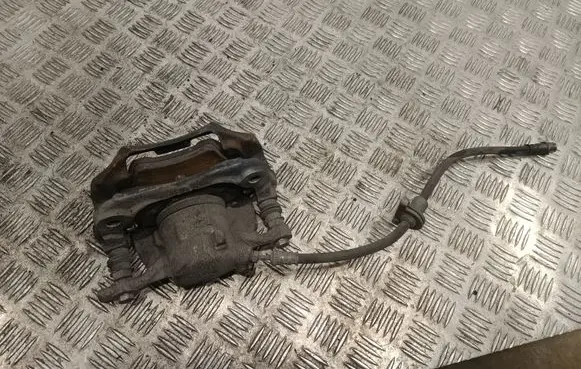 BMW 2 F46 Front brake caliper 5422294