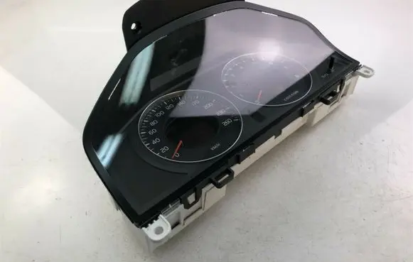 Volvo V70 Speedometer (instrument cluster) 30786622AB K3689