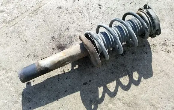 Volkswagen Touran I Front shock absorber/damper