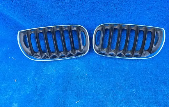 BMW X3 E83 Front bumper upper radiator grill 3402909 3402910