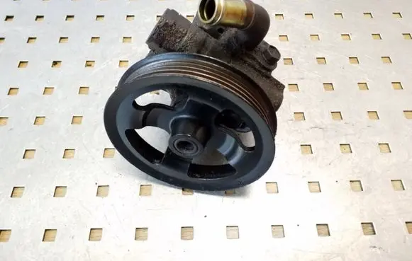 Toyota Avensis T250 Power steering pump