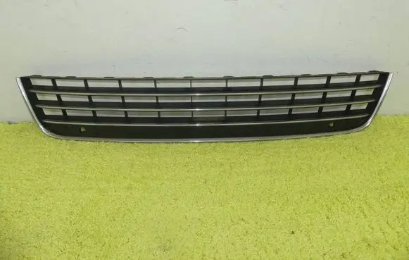 Volkswagen Touareg II Front bumper lower grill 7P6853677A