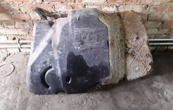 Chrysler Sebring (JS) Fuel tank 05085716AB