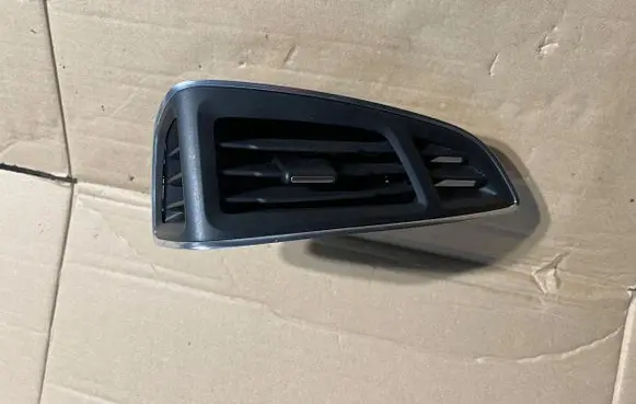 Ford Focus Dashboard side air vent grill/cover trim BM51A018B08CH