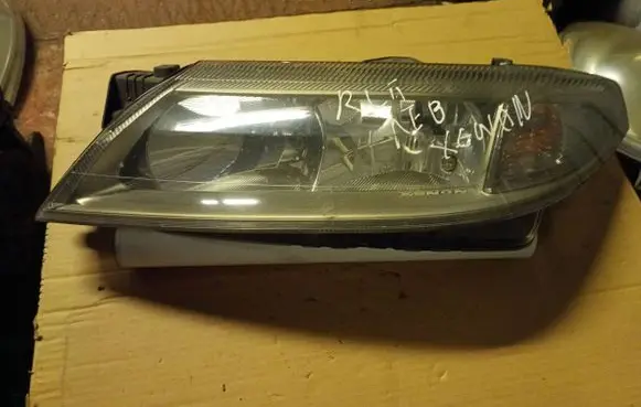Renault Laguna II Headlight/headlamp 8200163323