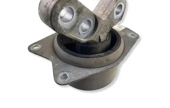 Opel Insignia A Engine mount bracket 13322171