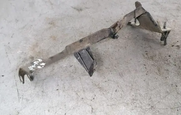 Audi A4 S4 B8 8K Fender mounting bracket 8K0821135C