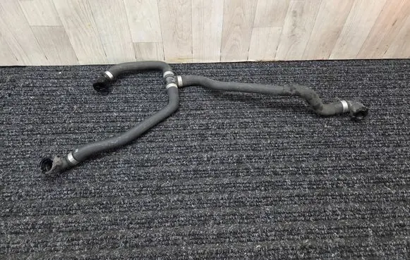 Engine coolant pipe/hose
