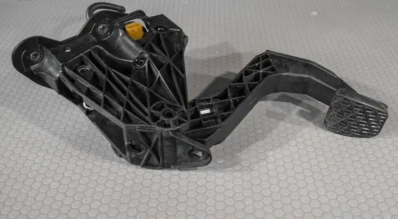 Mercedes-Benz Sprinter W907 W910 Clutch pedal A9072900000 A9102901200 A2012910282