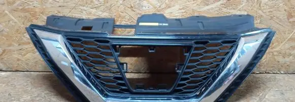 Nissan Qashqai Front bumper upper radiator grill 62310HV00A