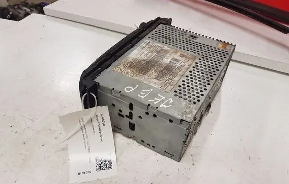 Chrysler PT Cruiser Radio/CD/DVD/GPS head unit P05064385AD