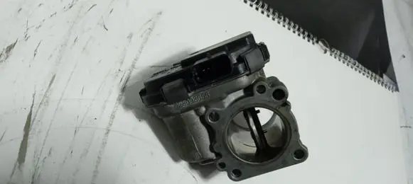 Peugeot 308 Throttle valve 9673534480