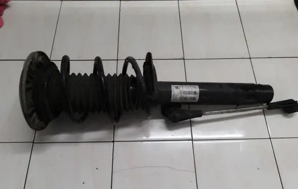 BMW 1 F20 F21 Front shock absorber with coil spring 6862171