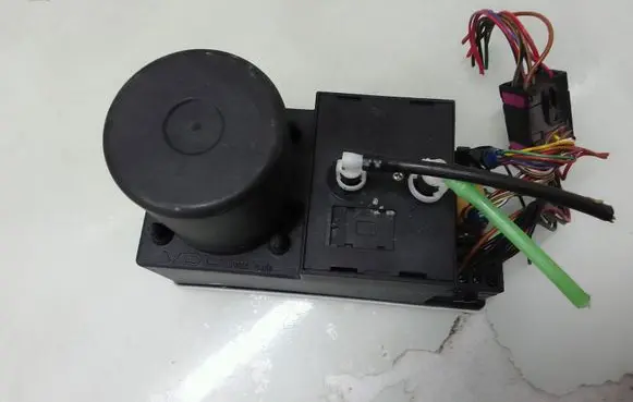 Audi A4 S4 B5 8D Central locking vacuum pump 8L0862257A
