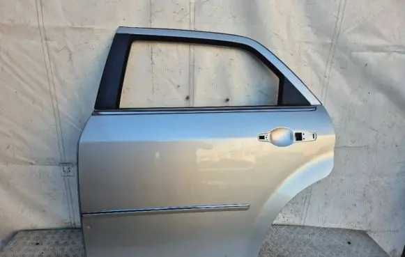 Chrysler 300 - 300C Rear door
