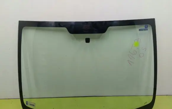 Peugeot 1007 Front windscreen/windshield window