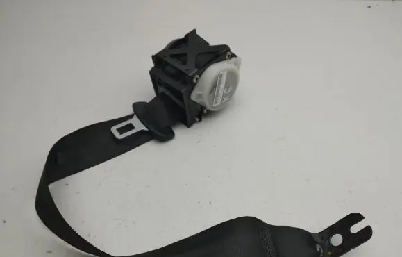 Rear seatbelt
