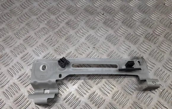Audi Q7 4M Fender mounting bracket 4M0821431