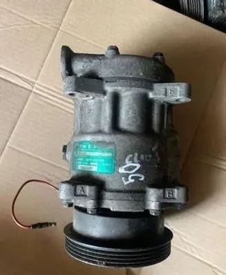 Renault Clio I Air conditioning (A/C) compressor (pump) 7700272497