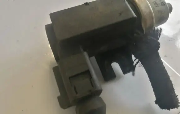 Volkswagen Golf IV Turbo solenoid valve 1J0906627A 72290325