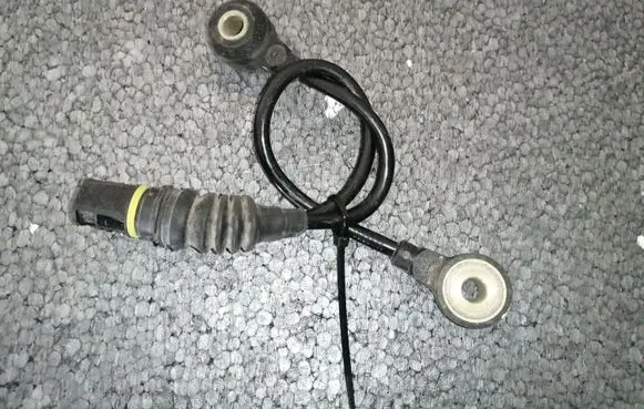 BMW 5 E39 Detonation knock sensor 1703276