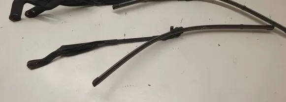 Mercedes-Benz E W211 Front wiper blade arm A2118201144