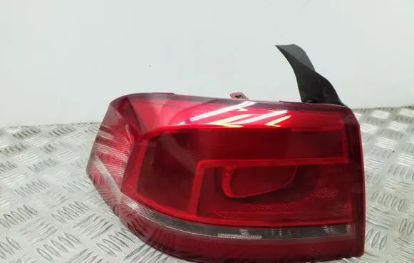 Volkswagen PASSAT B7 Rear/tail lights 3AE945095F