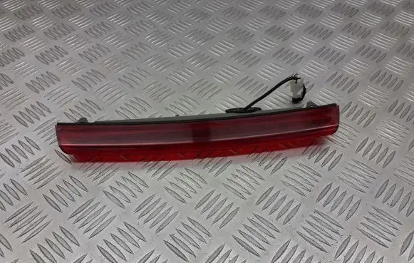 Toyota Avensis Verso Third/center stoplight