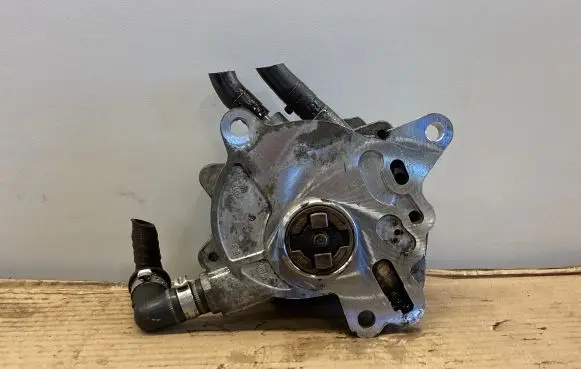 Audi A3 S3 A3 Sportback 8P Vacuum pump 03G145209
