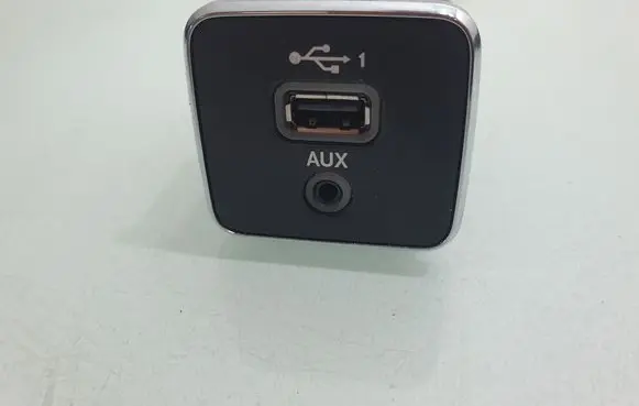 Jeep Compass USB socket connector 5XG28DX9AD