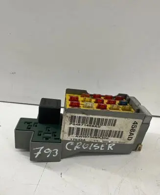 Chrysler PT Cruiser Fuse module P04671458AD 17543A AW10730NN300