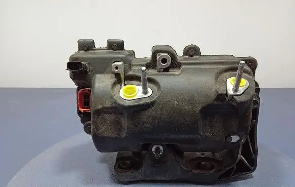Ford Mustang I Air conditioning (A/C) compressor (pump) LJ9H19D623AB