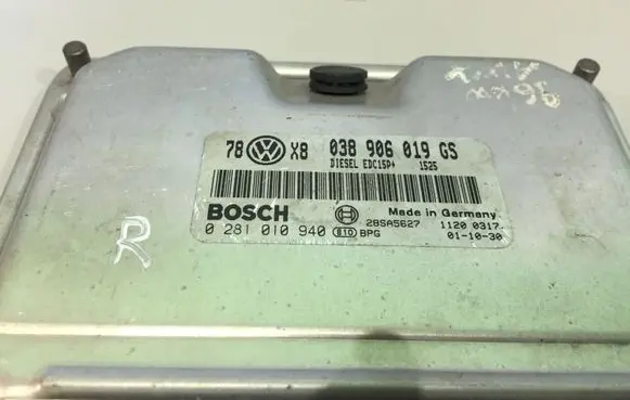 Volkswagen PASSAT B5 Engine control unit/module 038906019GS 0281010940