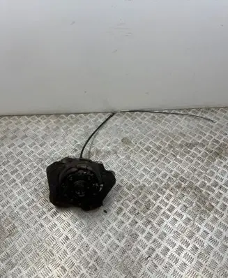 Rear wheel hub